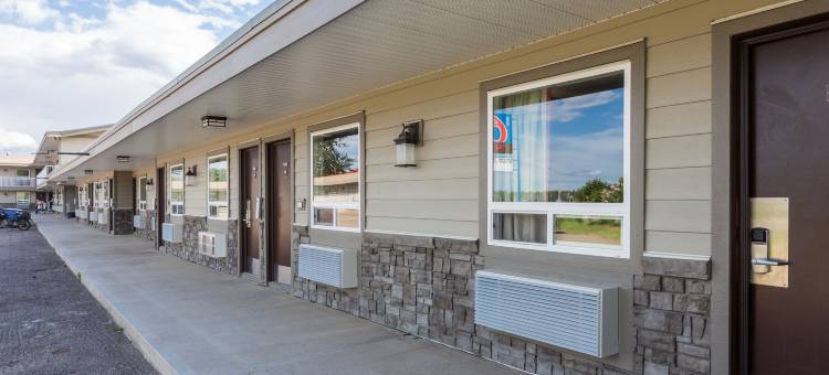 卑诗省纳尔逊堡 6 号汽车旅馆(Motel 6 Fort Nelson, BC)图片