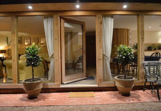 Detacted , Luxury  Lodge Within Open CountryHotel Overview