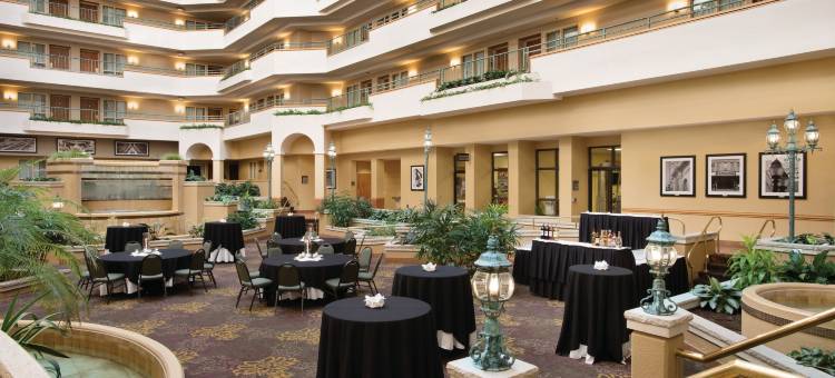格林斯伯勒机场希尔顿安泊套房酒店(Embassy Suites by Hilton Greensboro Airport)图片