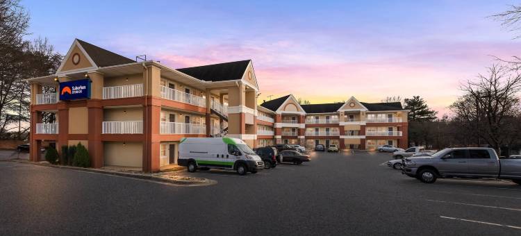 郊区工作室温斯顿塞勒姆靠近汉斯购物中心(Suburban Studios Winston-Salem Near Hanes Mall)图片