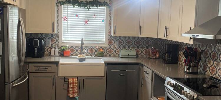 3-bedroom 3 bathroom house with full kitchen in charming Pembroke with AC, WiFi.图片