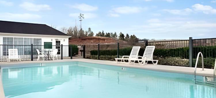 格林纳达呗盟套房酒店(Baymont by Wyndham Grenada)图片