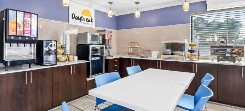 古斯克里克戴斯酒店(Days Inn by Wyndham Goose Creek)图片