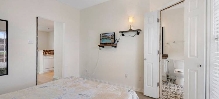 Cozy 1-bedroom condo with AC, fitness room, high speed WiFi in amazing Dallas图片
