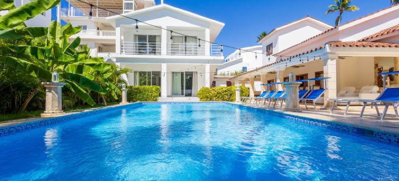 Beachfront 8Br Villa with Pool & Maid *Los Corales图片