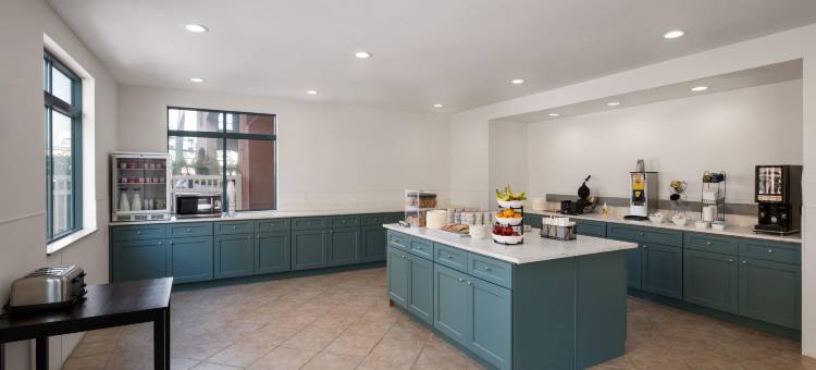 圣地亚哥酒店圈温德姆华美达酒店及套房(Ramada Suites by Wyndham San Diego)图片