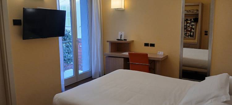 起亚鲁纳酒店(Hotel Chiaraluna)图片