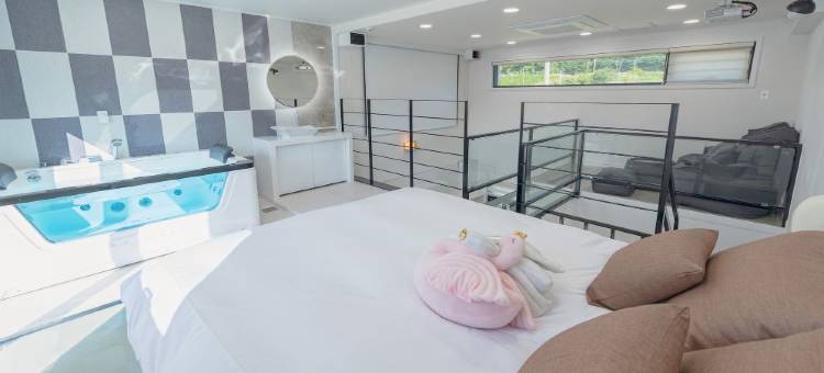 Tongyeong Biclash Kids Pool Villa Tongyeong Branch图片