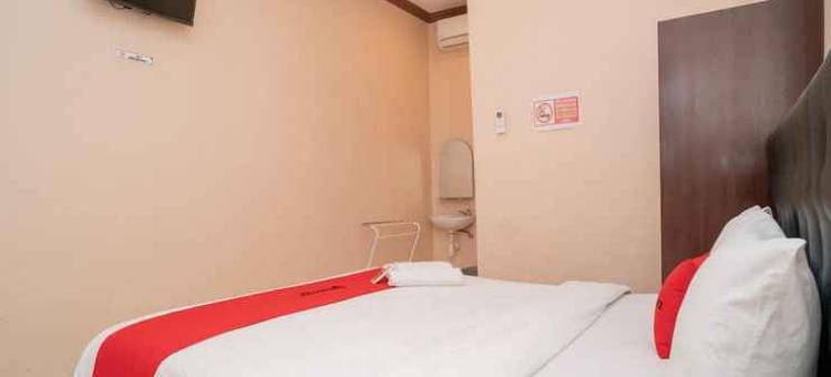 红多兹伊斯兰酒店-近诗都阿佐力宝广场(RedDoorz Syariah Near Lippo Plaza Sidoarjo)图片