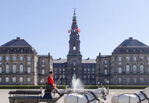 189m2 New Luxury Apt - City Centralprof Cleaning Hotel Overview