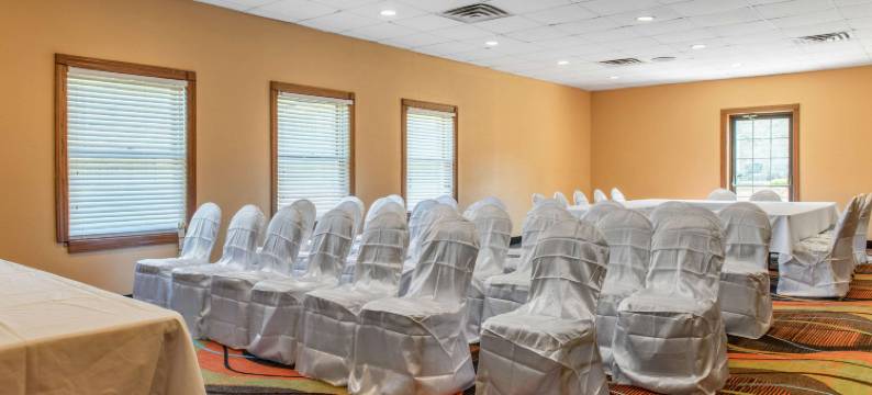 西贝德福德凯艺套房酒店(Quality Inn & Suites Bedford West)图片