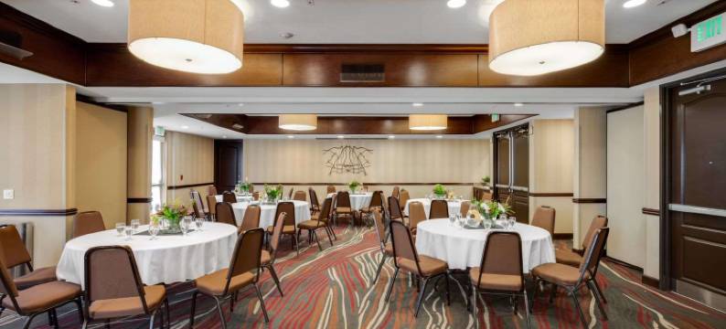 莫雷诺谷艾尔水疗酒店(Ayres Hotel & Spa Moreno Valley/Riverside)图片