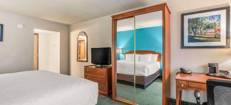 巴拉布活动中心温德姆阿美瑞辛套房酒店(AmericInn & Suites By Wyndham Baraboo Event Center)图片