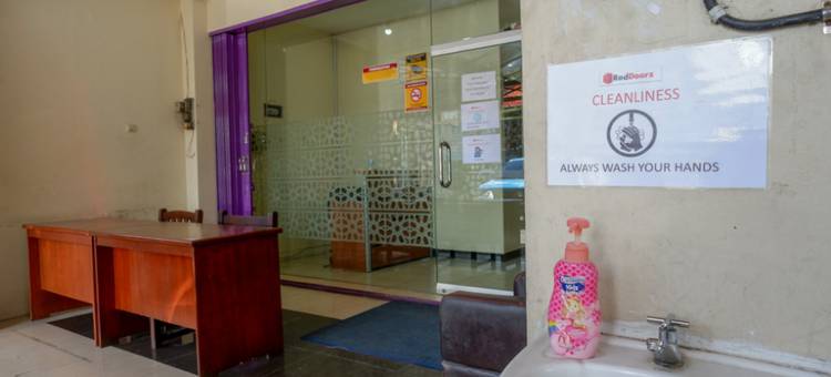 红门酒店-近三宝垄迪波内戈罗大学2号(RedDoorz Near Universitas Diponegoro Semarang 2)图片