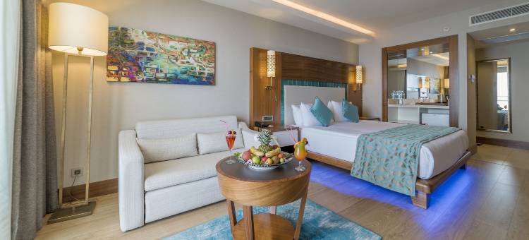 库萨达斯温德姆华美达度假村(Ramada Resort by Wyndham Kusadasi)图片