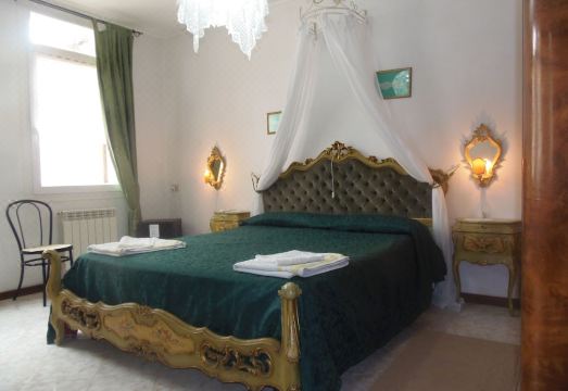 Cà Isabella Hotel Overview