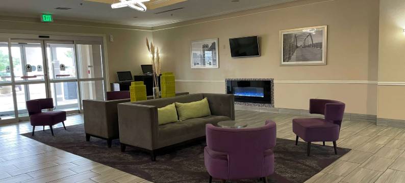 沃克西哈奇拉昆塔温德姆套房酒店(La Quinta Inn & Suites by Wyndham Waxahachie)图片