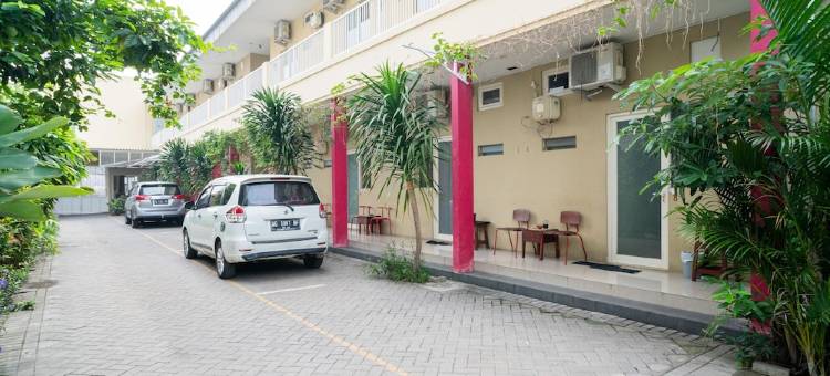 红多兹酒店-近诗都阿佐太阳城购物中心(RedDoorz Syariah Near Suncity Mall Sidoarjo)图片