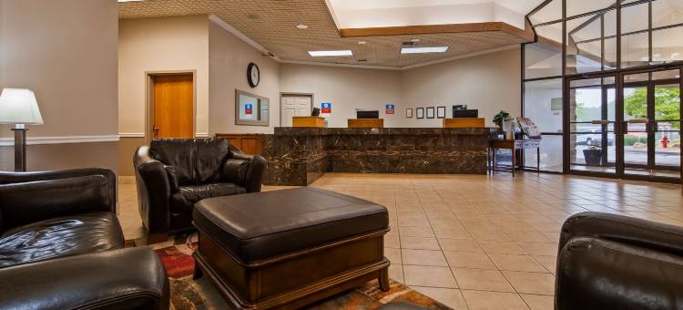 温德姆法明顿贝蒙特酒店(Baymont Inn and Suites by Wyndham Farmington, MO)图片