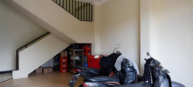 库尔科斯特酒店-近三宝垄新邦利马地区(KoolKost Near Kawasan Simpang Lima Semarang)图片