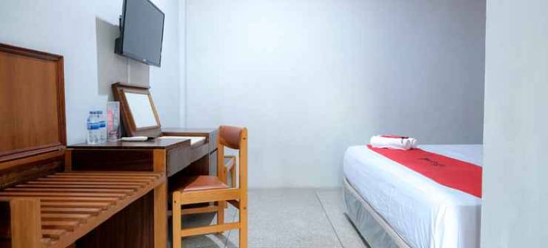 红多兹酒店-占碑普提塞姆帕克(RedDoorz @ Cempaka Putih Jambi)图片