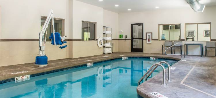 舒眠套房酒店芒兹维尔 - 惠灵(Sleep Inn & Suites Moundsville - Wheeling)图片