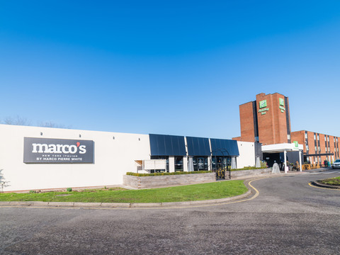 步仁伍德假日酒店