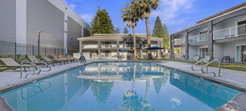 贝斯特韦斯特SureStay Plus酒店萨克拉门托北部(SureStay Plus Hotel by Best Western Sacramento North)图片