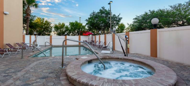 舒适套房酒店-坦帕机场北(Comfort Suites Tampa Airport North)图片