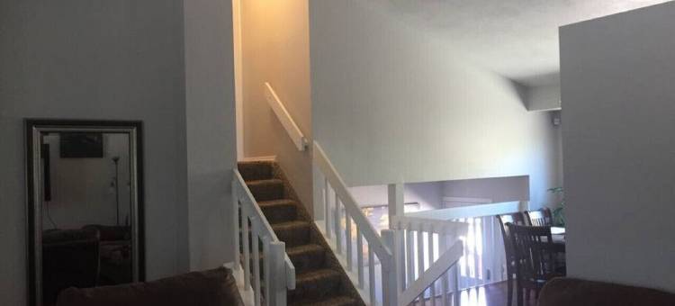 Mountain-View 5BR Retreat: Gym, Hot Tub, BBQ, Firepit, Playground, Sleeps 12图片
