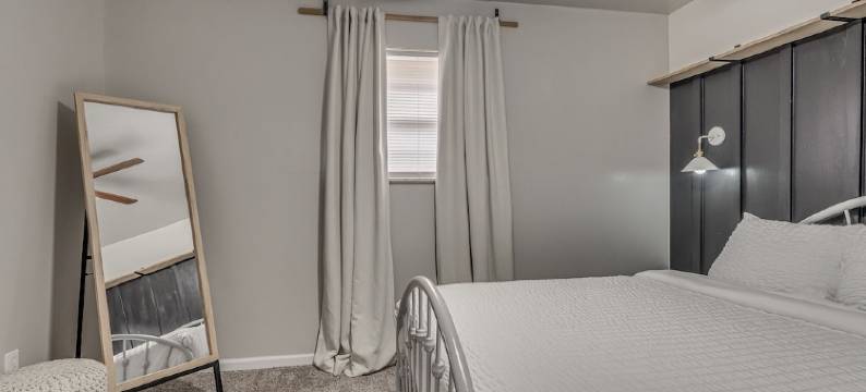 North OKC - Large, Modern Home with Pool and Game Room图片