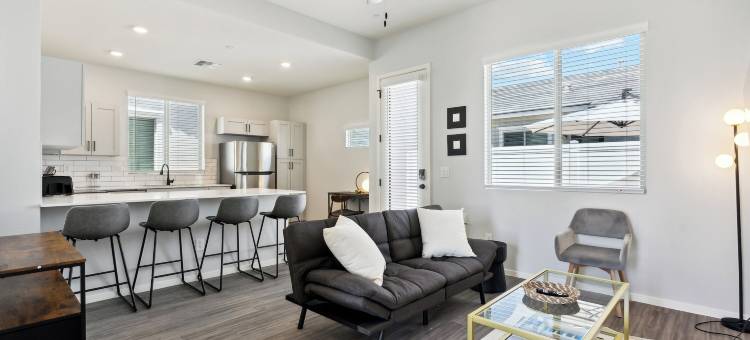 闪亮的现代家居带游泳池烧烤(Sparkling Modern Home in Buckeye with Pool,BBQ)图片