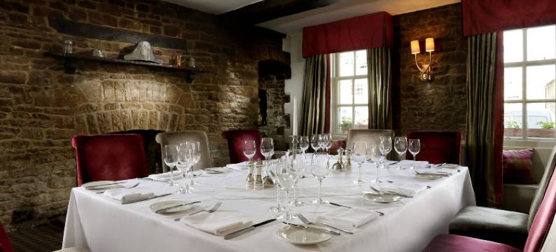 麦克唐纳德大熊酒店(Macdonald Bear Hotel)图片