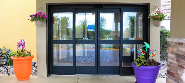 双翼体育场舒适酒店(Comfort Inn Wings Stadium)图片