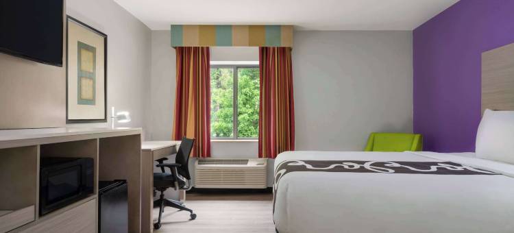 伯明翰因弗内斯拉昆塔温德姆酒店(La Quinta Inn by Wyndham Birmingham - Inverness)图片