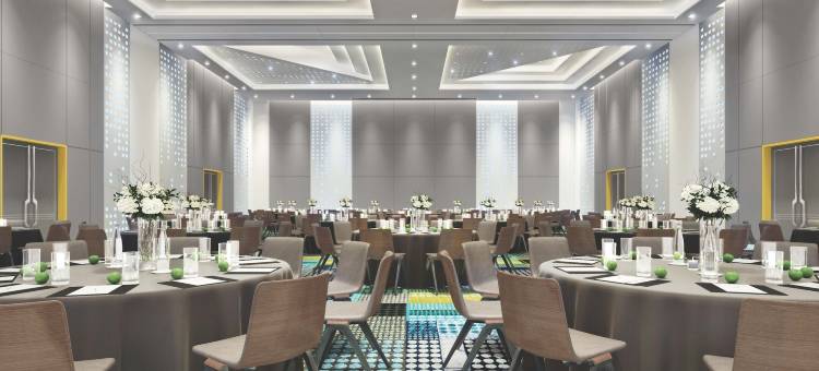 迪拜硅谷绿洲丽芮酒店(Radisson Red Hotel, Dubai Silicon Oasis)图片