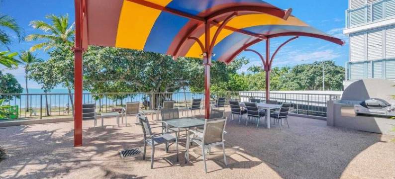 水域边缘的斯特兰德(Waters Edge the Strand)图片