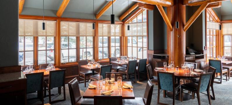 班夫驯鹿水疗小屋(Banff Caribou Lodge and Spa)图片