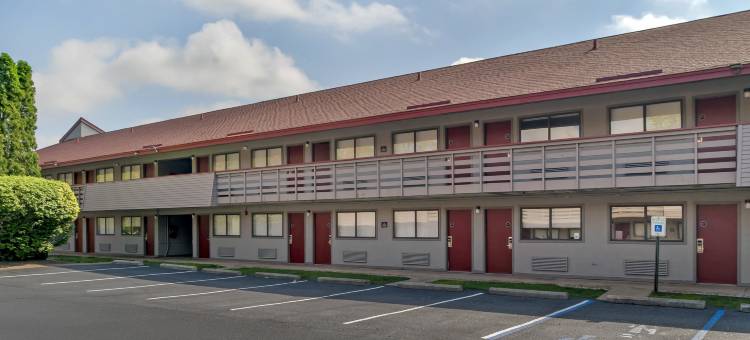 底特律-奥本山/罗切斯特山红顶酒店(Red Roof Inn Detroit-Rochester Hills/ Auburn Hills)图片