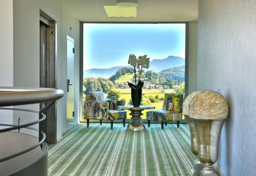 Hotel Restaurant RhyHotel Overview