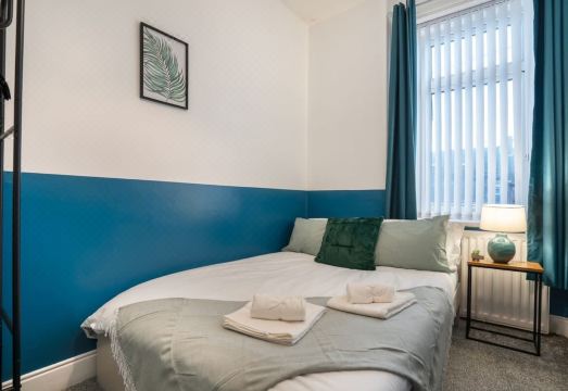 3 Bed-Free Parking-Close to City Hotel Overview