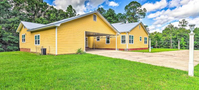 迷人的家园：距离德富尼亚克春天市区2英里！(Charming Home 2 Mi to Dtwn DeFuniak Springs!)图片