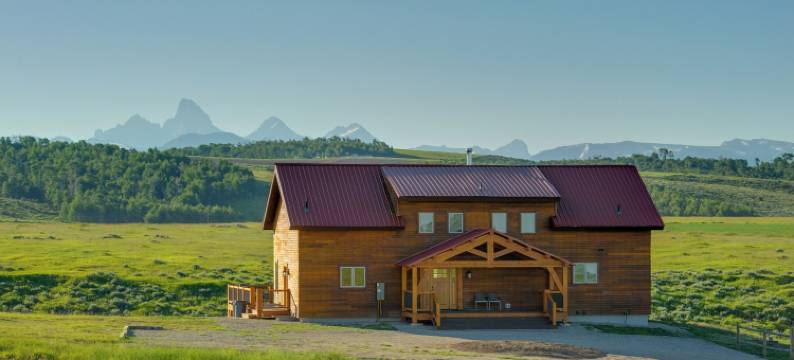 距塔尔吉滑雪区23英里：带热水浴缸的费尔特小屋！(23 Mi to Targhee Skiing: Felt Cabin w/ Hot Tub!)图片