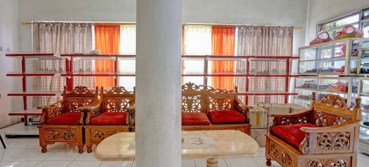 Collection O 92897 英丹酒店 靠近巴韦安港务局(Collection O 92897 Hotel Intan Near Kantor Syahbandar Bawean)图片