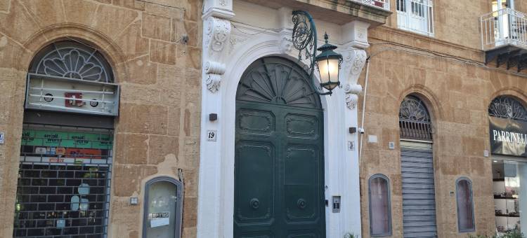 卡拉托佐洛宫(Palazzo Caratozzolo)图片