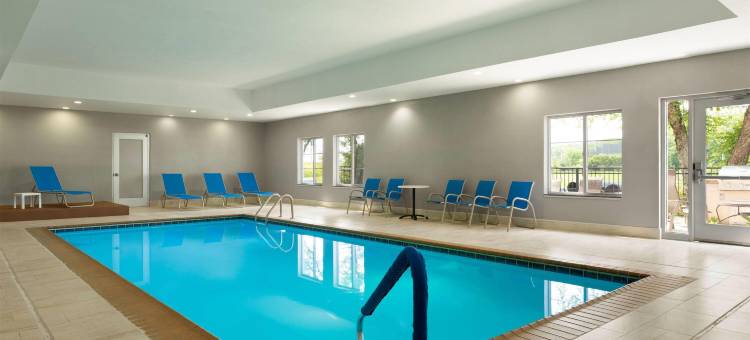 哥伦布爱丁堡拉昆塔温德姆套房酒店(La Quinta Inn & Suites by Wyndham Columbus - Edinburgh)图片