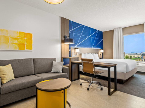 舒适套房酒店桑福德体育复杂