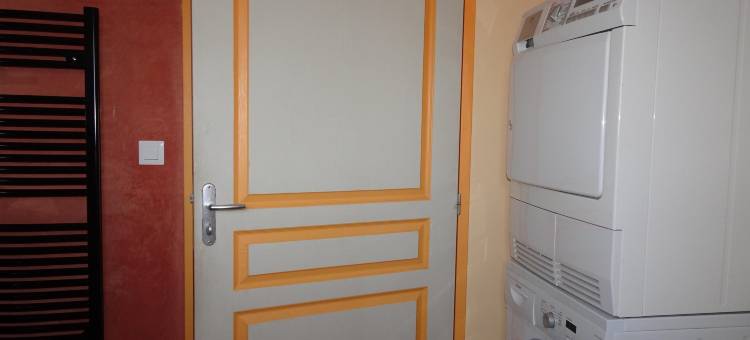 Holiday Home in Guerlesquin near Lake图片