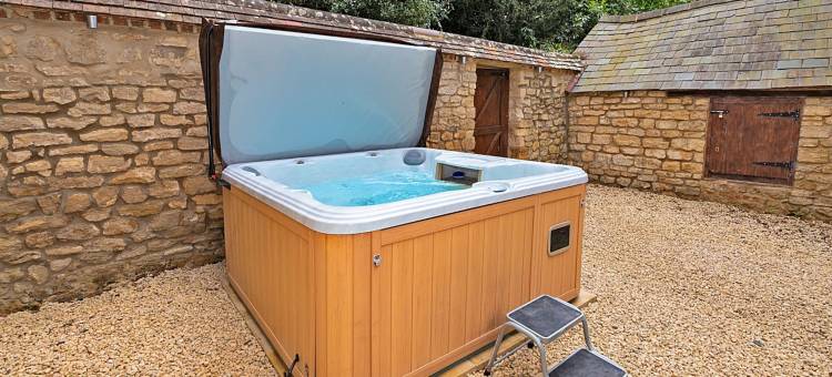 Manor Retreat near Milton Keynes with Hot Tub图片