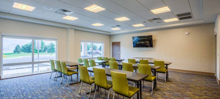 智选假日套房酒店-米尔罗伊-里兹维尔-IHG旗下(Holiday Inn Express & Suites REEDSVILLE - STATE COLL AREA by IHG)图片